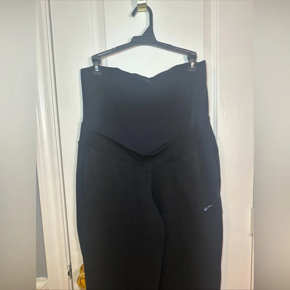 Nike One‎ Training Maternity Pants Size Medium Color Black